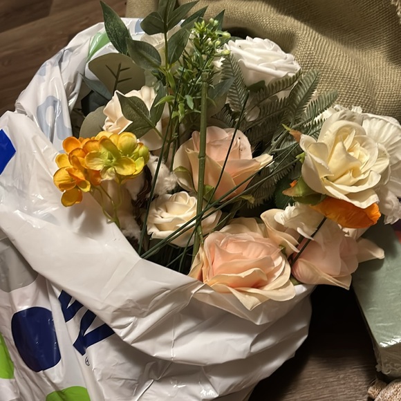 Wedding stuff extra bag is fliers, foam, burlap bow, and a big thing of burlap - Picture 2 of 3